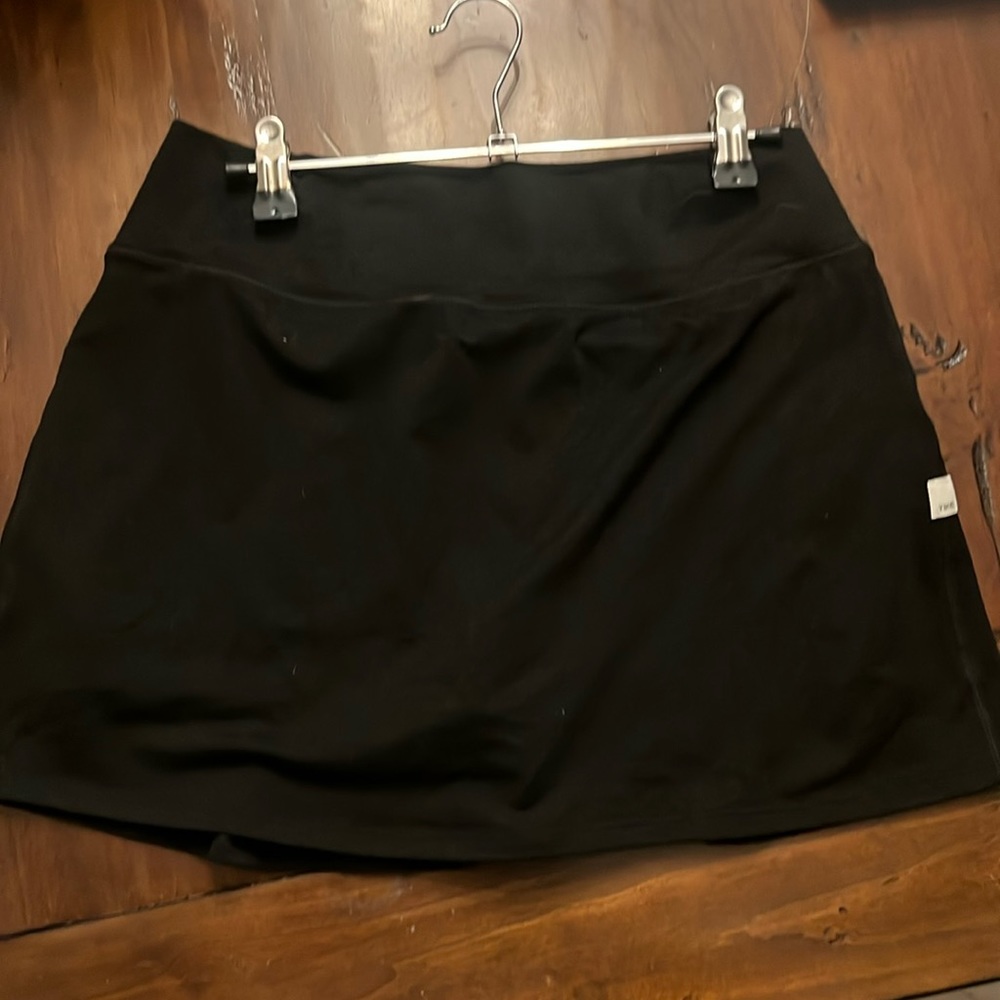 Vuori Halo Performance Skirt- Medium- worn ONCE!